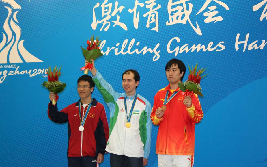 Men individual standing