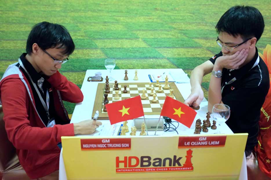 Giải cờ vua quốc tế HDBank 2014 - trận chung kết sớm giữa 2 đại kiện tướng Lê Quang Liêm và Nguyễn Ngọc Trường Sơn